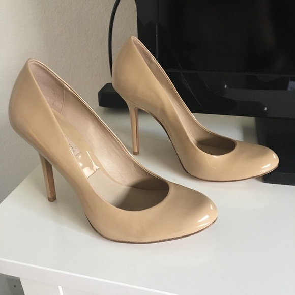 Michael Kors Shoes - Michael Kors Vero Cuoio Pumps - Prom Perfect!